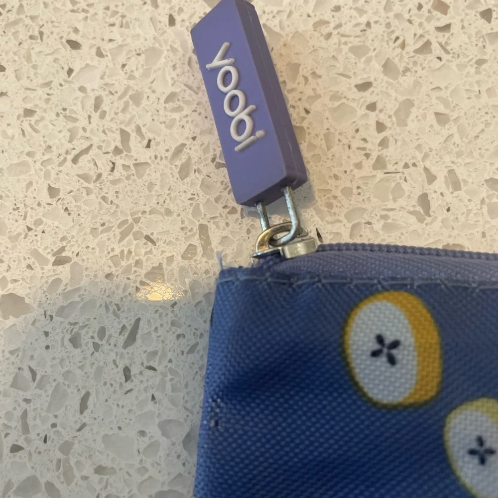 Yoobi Office, periwinkle and Bananas case